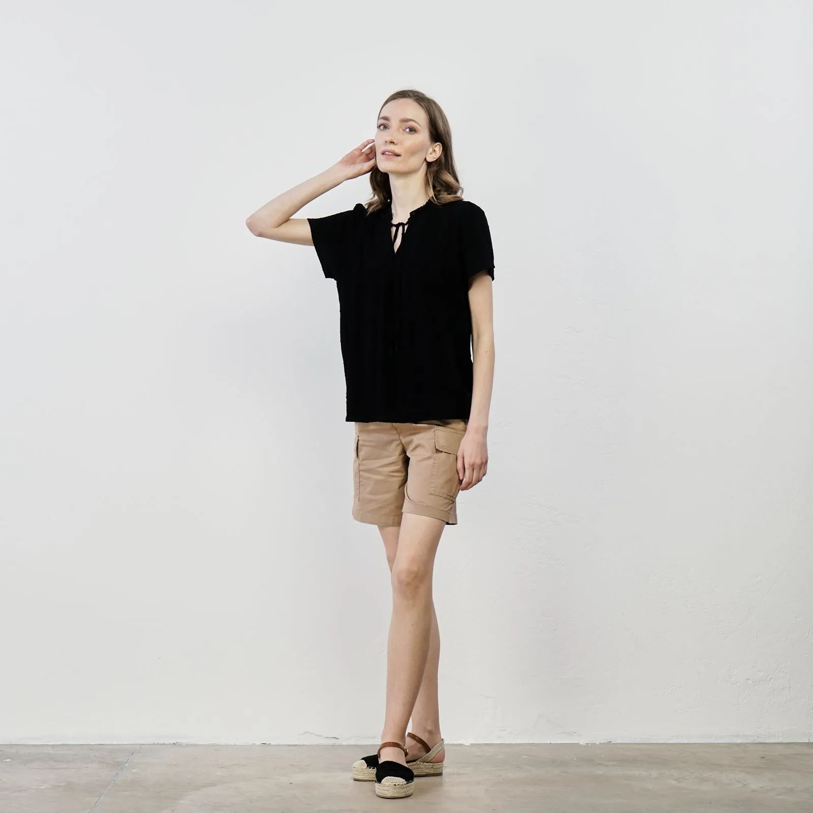 Shorts beige con tasconi
